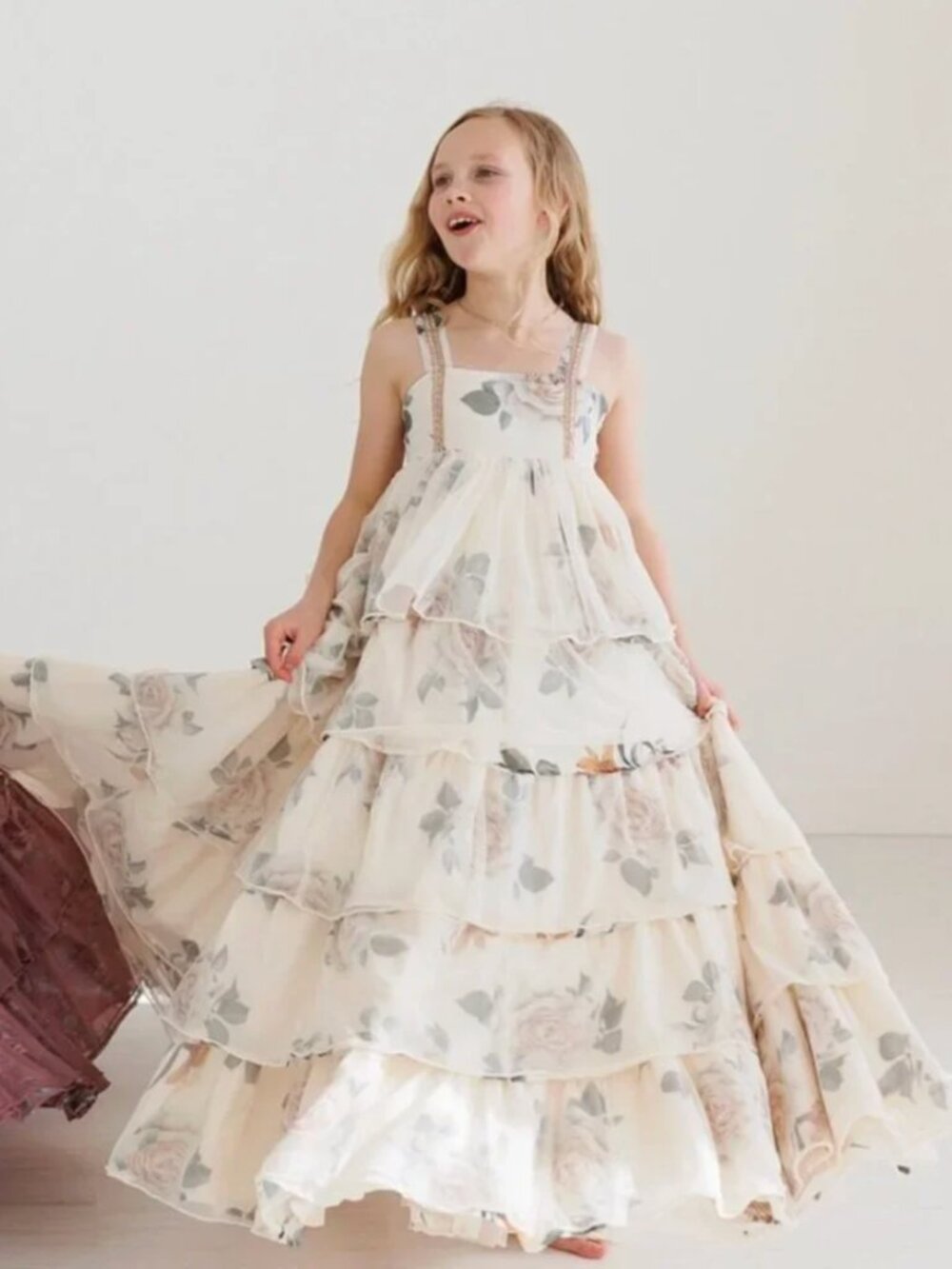 Well Dressed Wolf Cream Floral Duchess Size 6